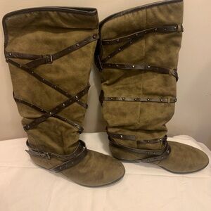 Stylish Olive Women's Winter Boots with Straps